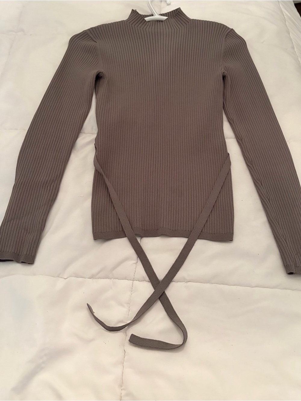 🩶🤎 Babaton Sculpt Knit Tie-Back Longsleeve – Taupe Grey